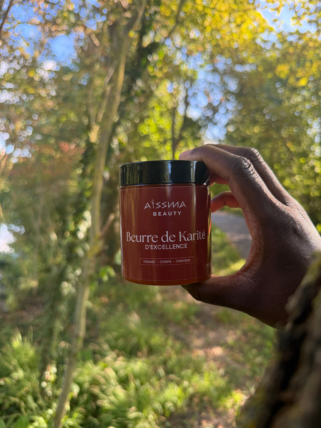 Beurre de karité : bienfaits, utilisations et routine avec le savon noir